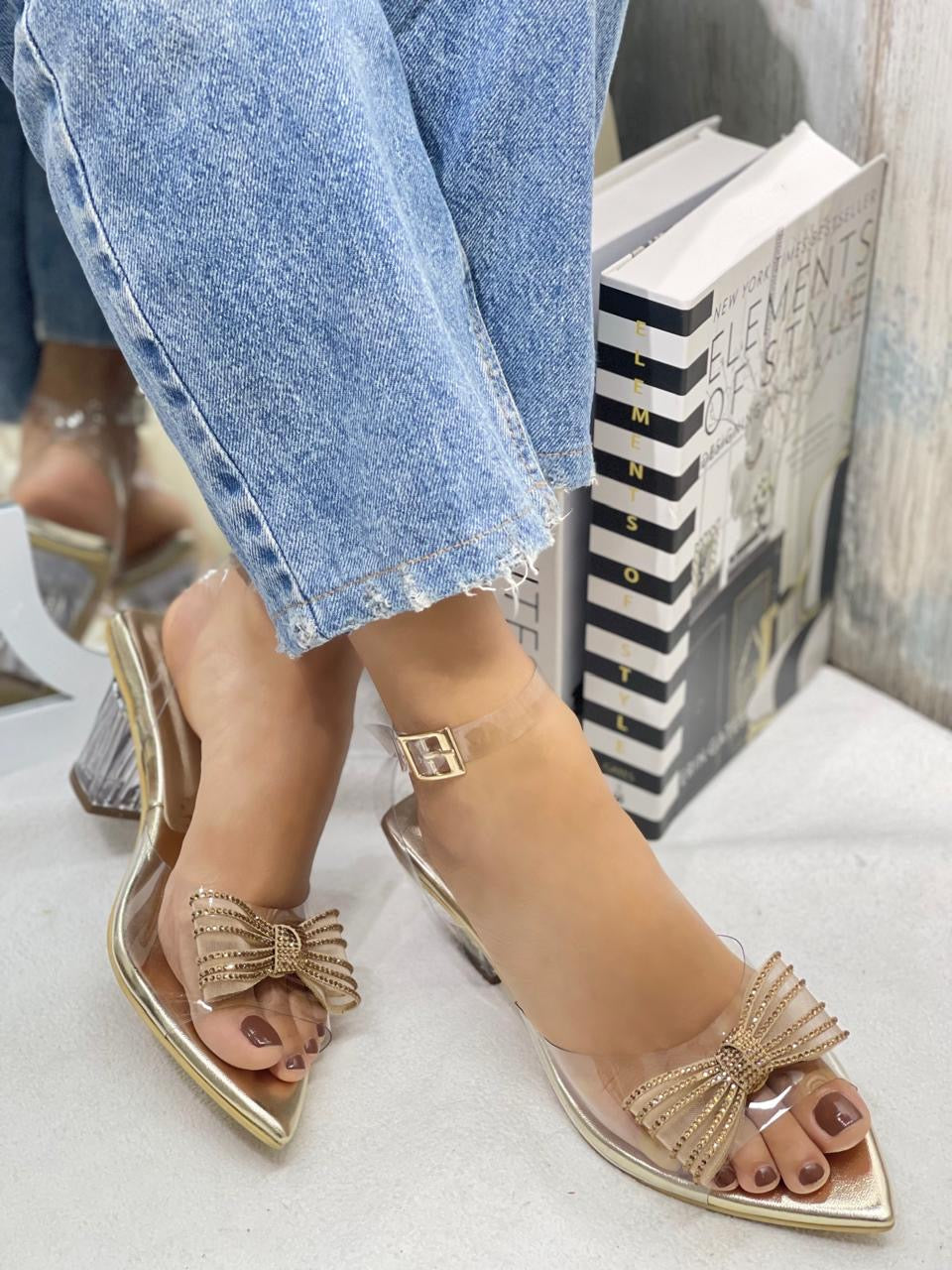 Velia cristal