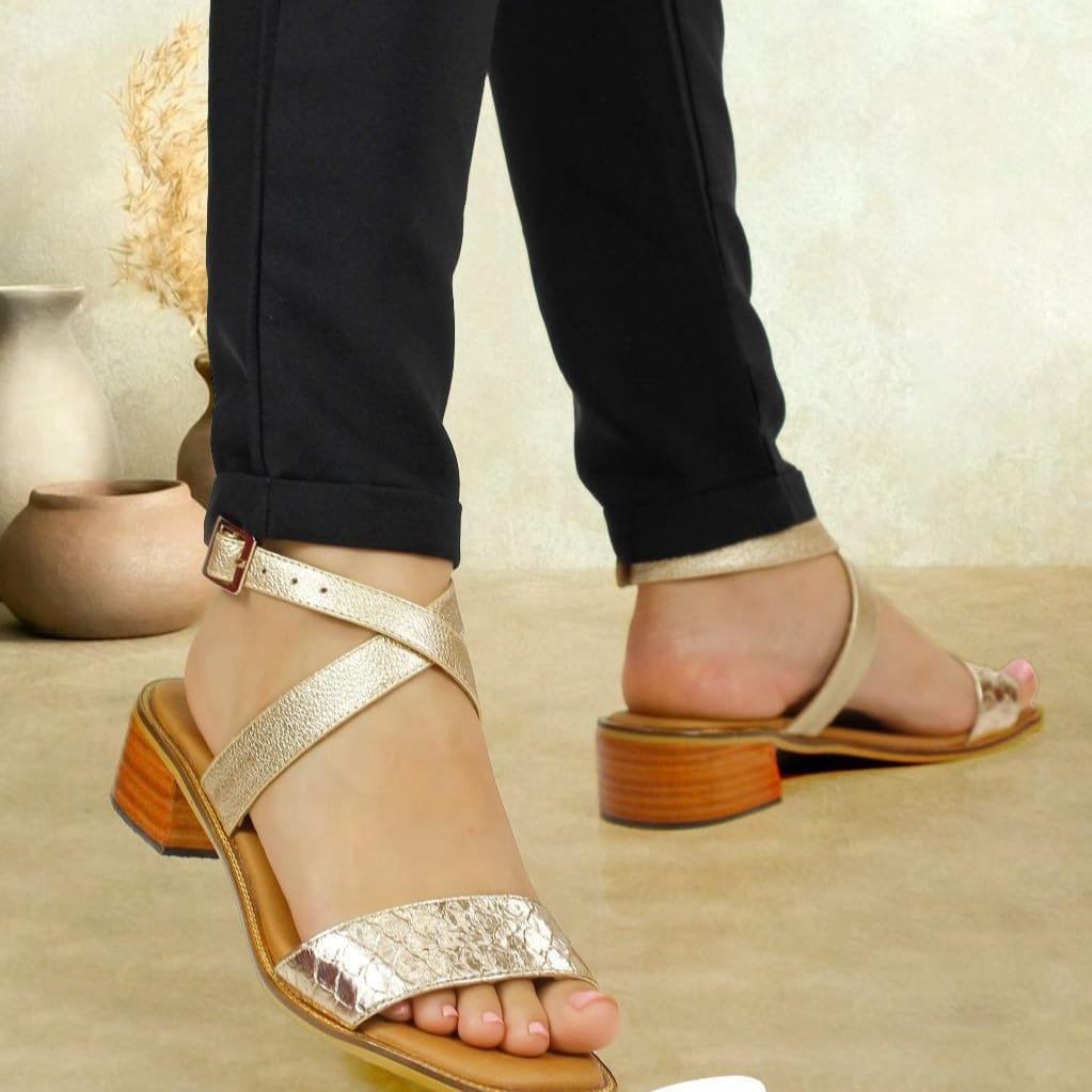 Sandalias taconcitos en cuero 04